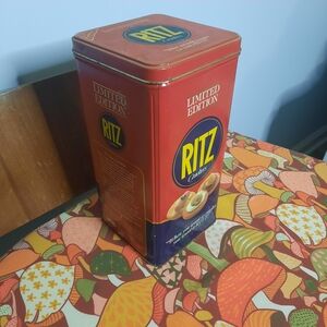 VINTAGE RITZ Limited Edition 1987 Red & Navy Tin, Kitchen, Decor